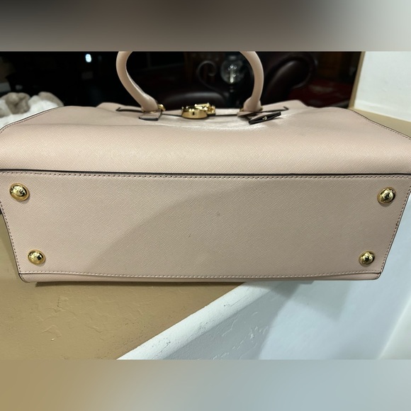 Like brand new without tag’s Michael Kors large leather tote purse - Picture 8 of 16